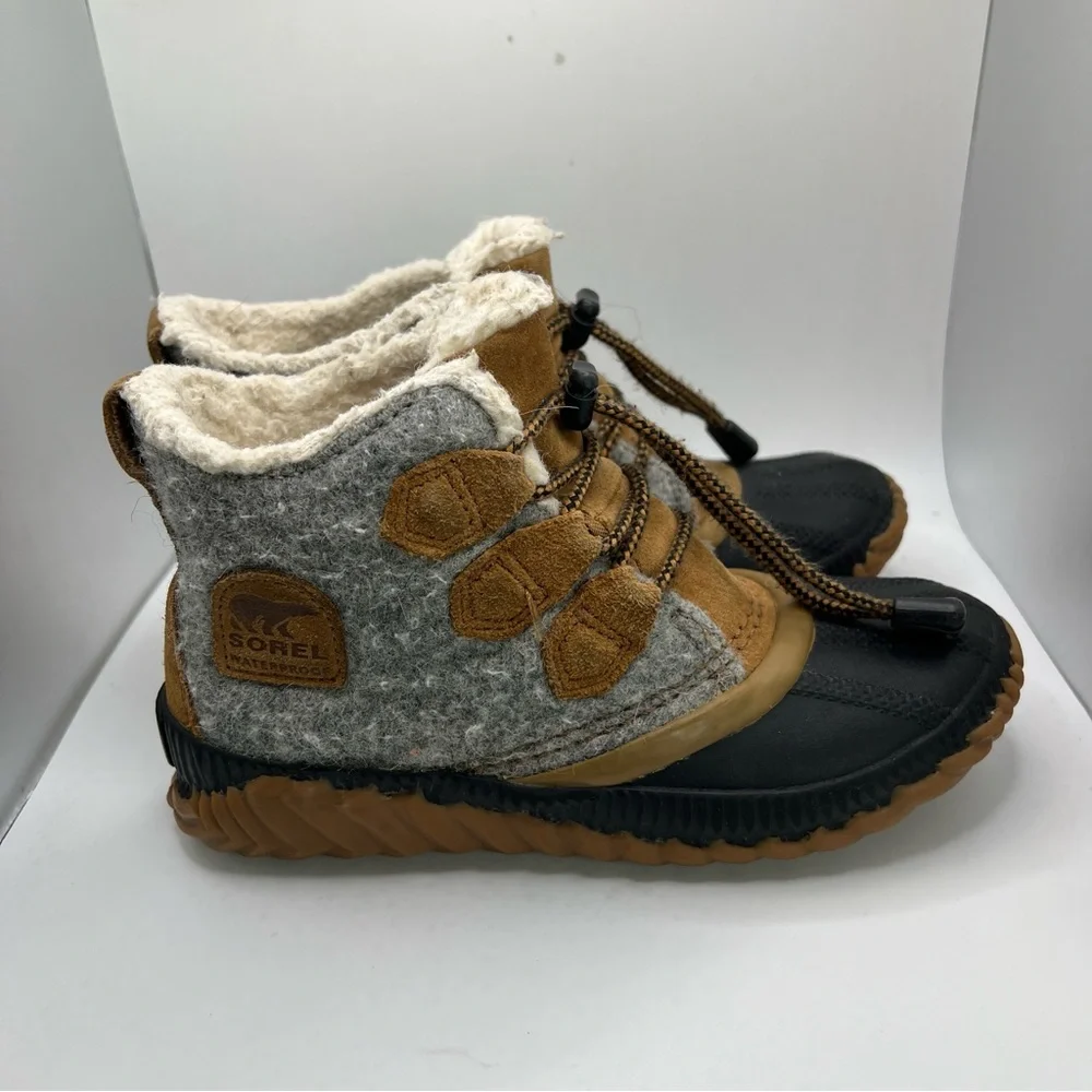 Kids Sorel Out N About Waterproof Boots Size 1